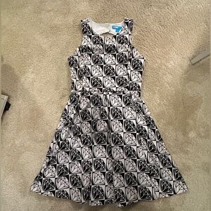 L’amour brand black and white diamond dress size small